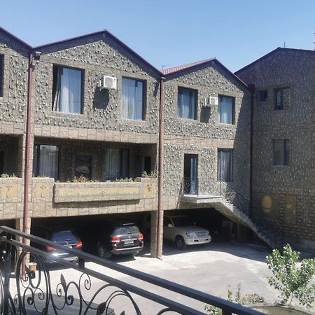 Narek+ Hotel Arrinj Ruang foto
