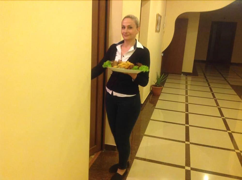 Narek+ Hotel Arrinj Bagian luar foto
