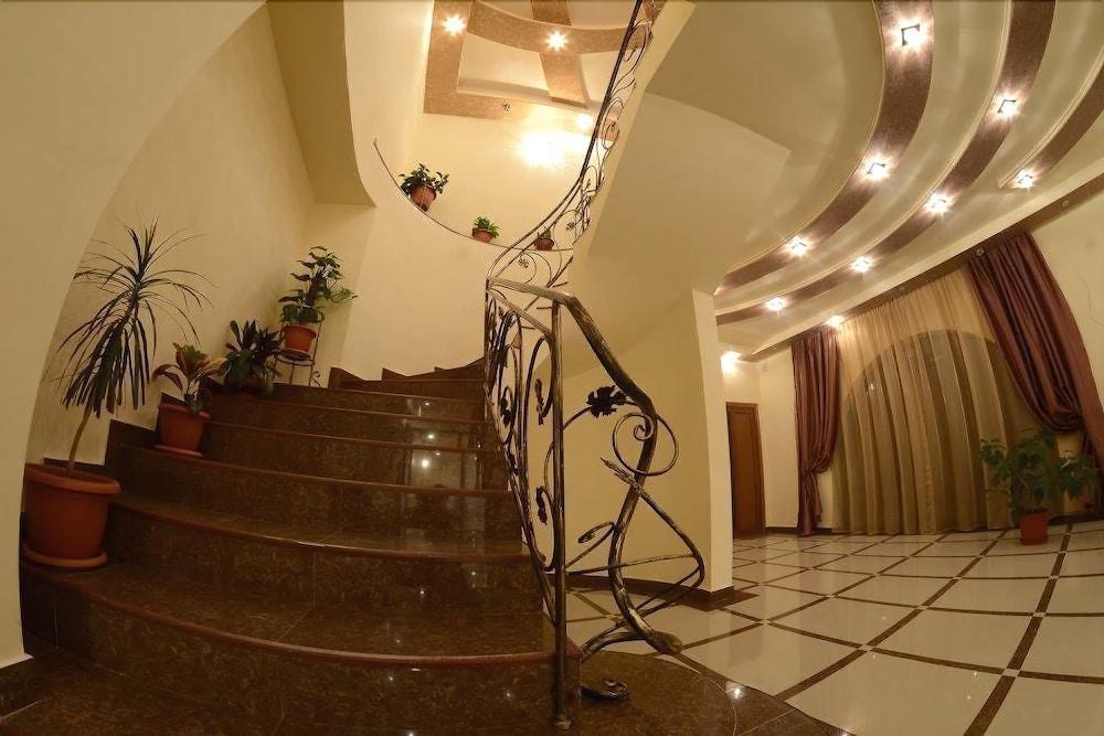 Narek+ Hotel Arrinj Bagian luar foto