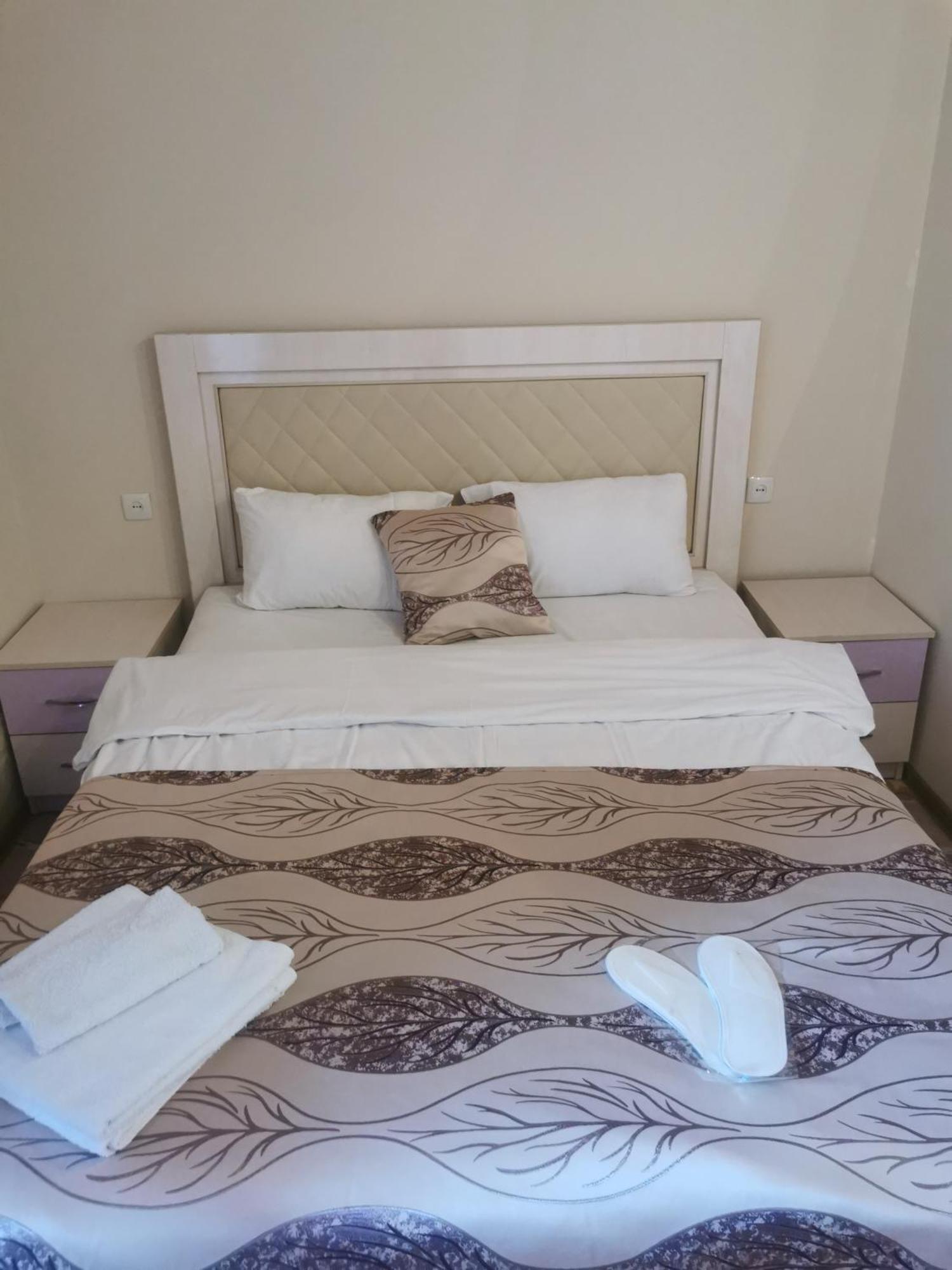 Narek+ Hotel Arrinj Ruang foto