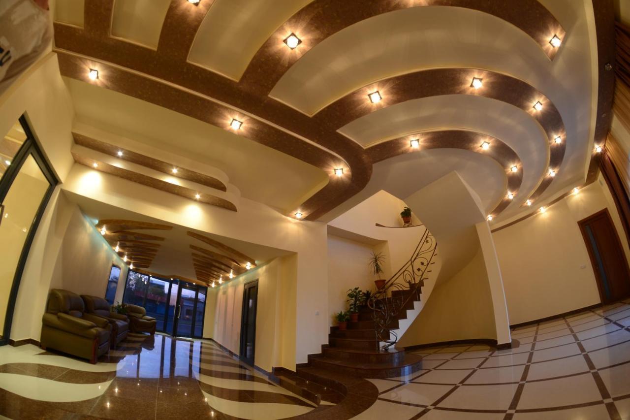 Narek+ Hotel Arrinj Bagian luar foto